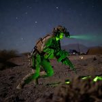 Versuch nicht zu weinen, Prinzessin — Sie verspotteten die Navy SEAL, bis sie 6 Marines in einer Nacht zerstörte. Die packende wahre Geschichte von Chief Petty Officer Jessica Stanton, einer mutigen Navy SEAL in Dschibuti, die von arroganten Marines verspottet wurde, ihren Trident aufs Spiel setzte und in einem epischen simulierten Kampf sechs erfahrene Raiders allein bezwang, indem sie mit überlegener Taktik, Präzision und unerschütterlicher Ruhe bewies, dass wahre Stärke jenseits von Vorurteilen liegt, Respekt verdient wird und Ehre in jedem Einsatz zählt – eine inspirierende Erzählung über Kampfgeist, Teamwork und den Triumph der Professionalität in den US-Streitkräften, die zeigt, wie eine Frau die Grenzen des Möglichen sprengt und alle zum Nachdenken bringt.